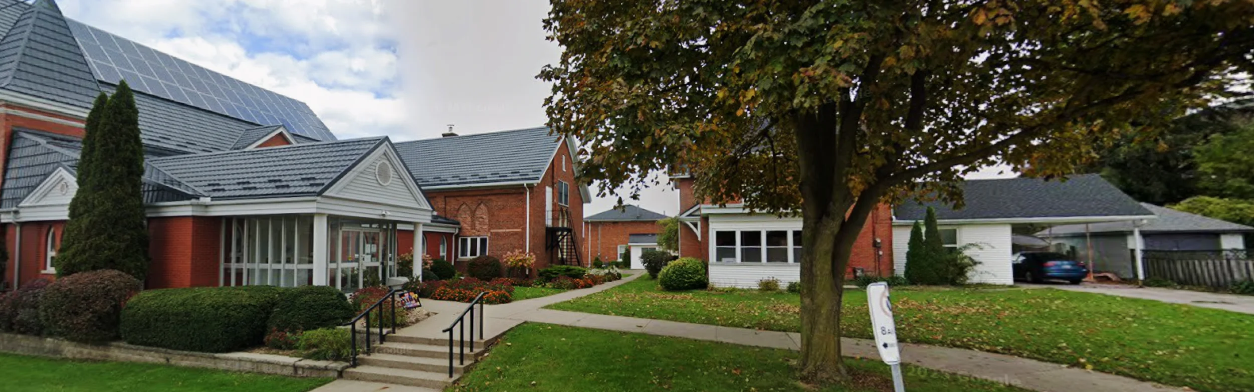 Exterior view of Islamic Community of West Niagara Lincoln building